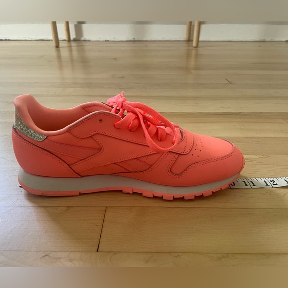 Pink Reebok Classics - Picture 9 of 9